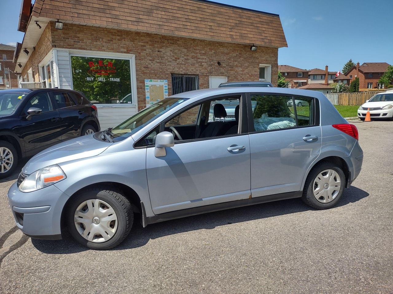 2011 Nissan Versa 5dr HB I4 Auto 1.8 S