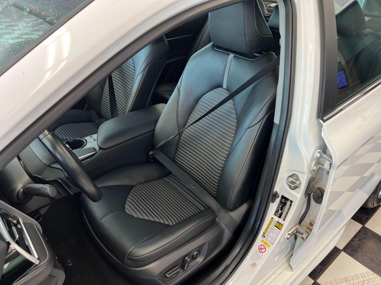 2018 Toyota Camry SE+New Tires+Camera+Heated Seats+CLEAN CARFAX - Photo #20