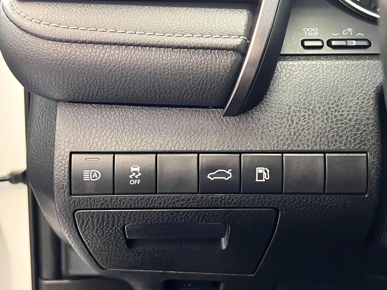 2018 Toyota Camry SE+New Tires+Camera+Heated Seats+CLEAN CARFAX - Photo #47