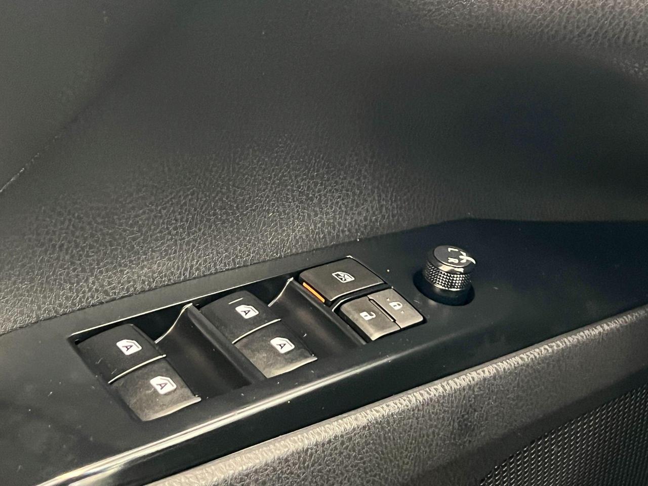 2018 Toyota Camry SE+New Tires+Camera+Heated Seats+CLEAN CARFAX - Photo #48