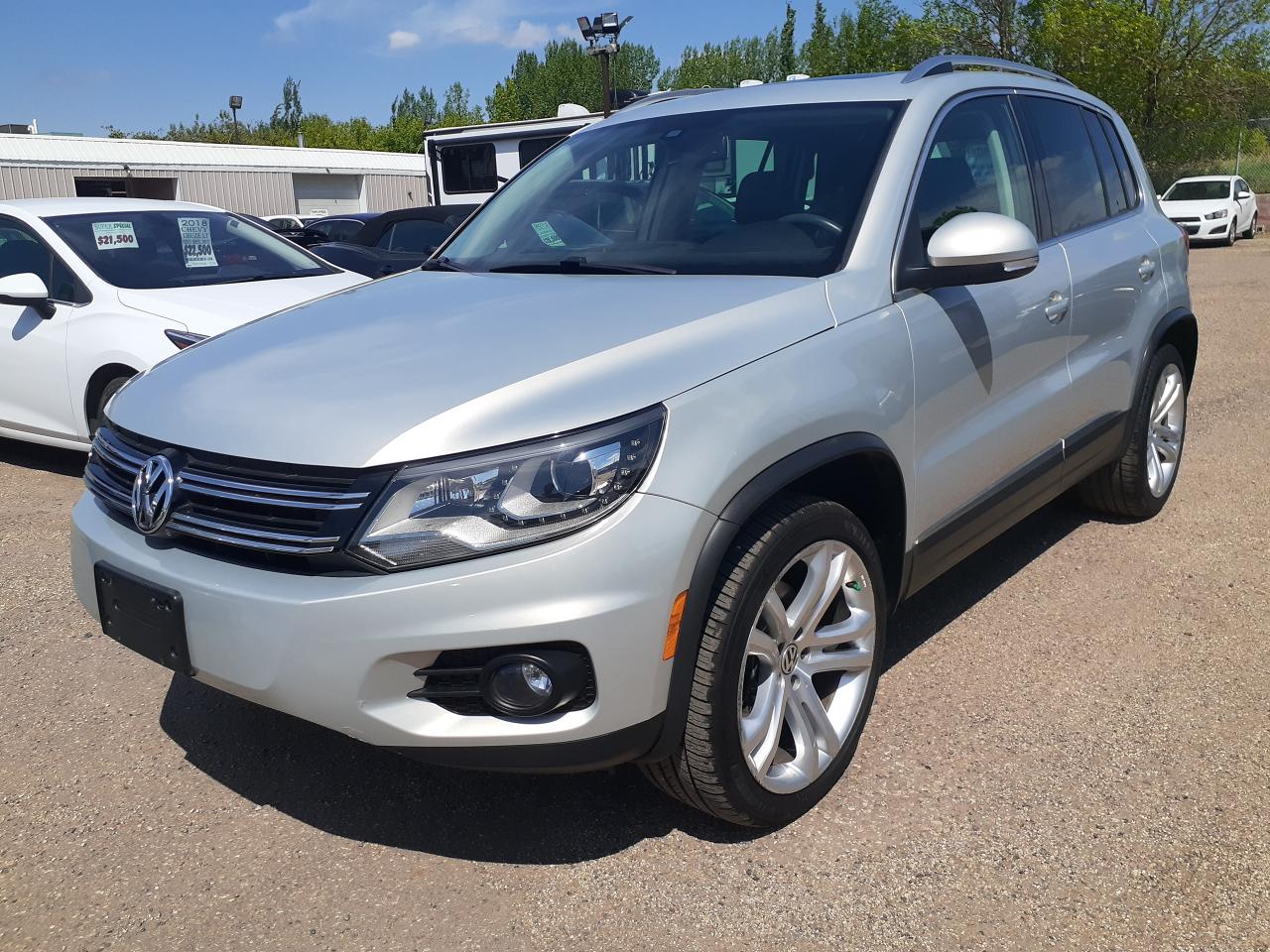 2012 Volkswagen Tiguan Highline, Lther, Pano roof, NAV, Htd Seats, Dynami - Photo #1