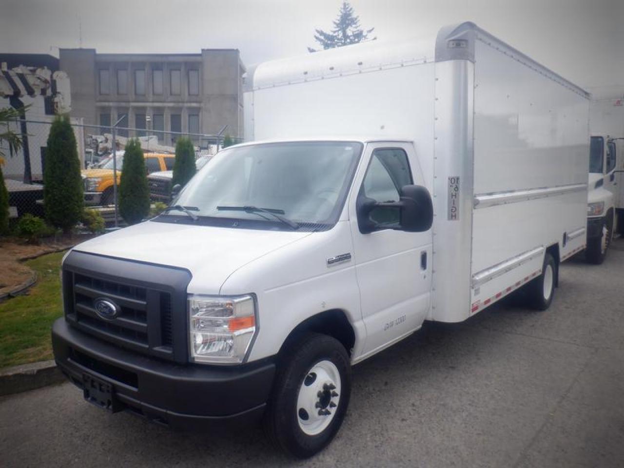 Used 2018 Ford Econoline 16 foot E-350 Super Duty Cube Van for sale in Burnaby, BC