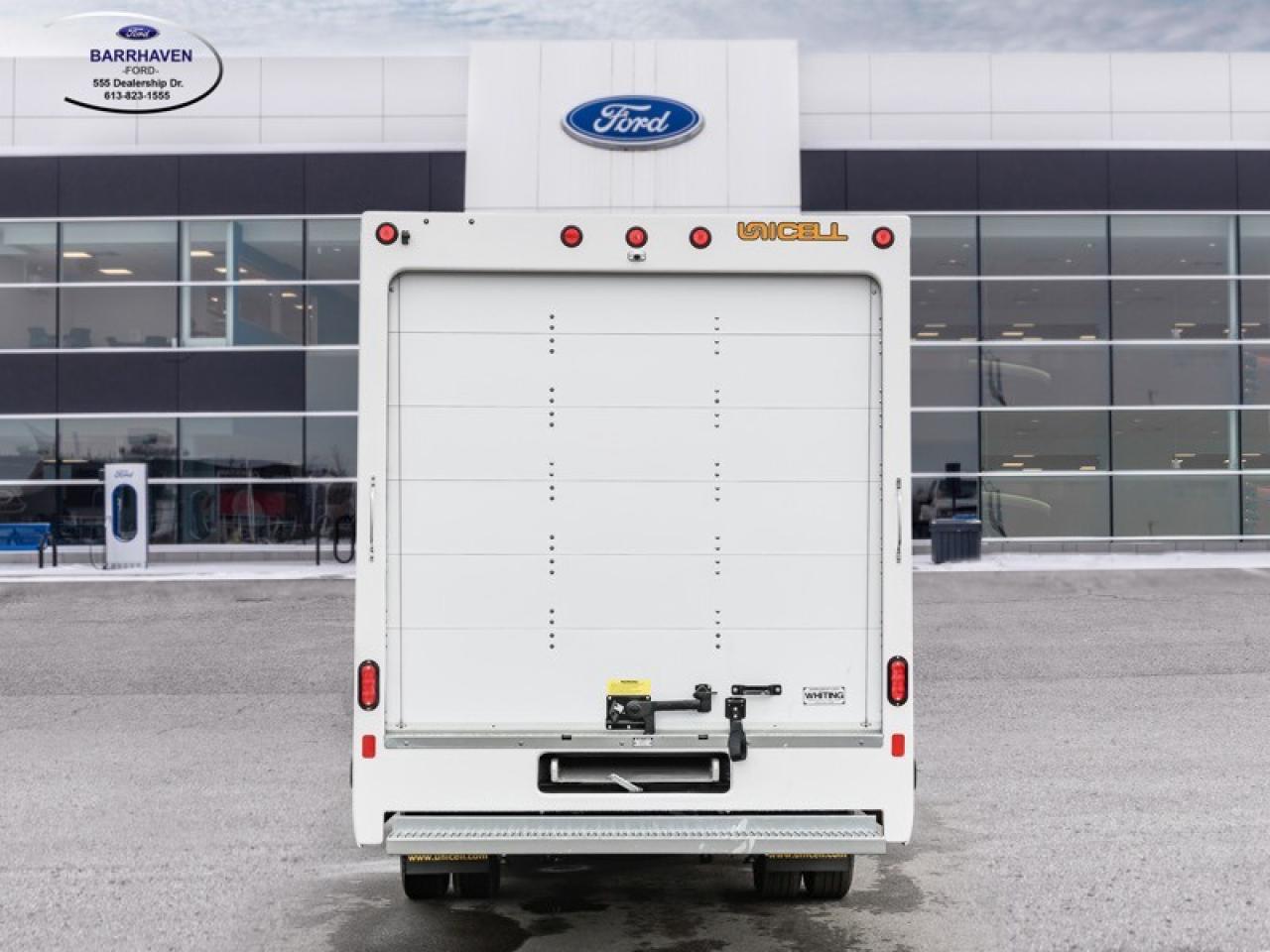 2023 Ford Transit Cutaway Photo3