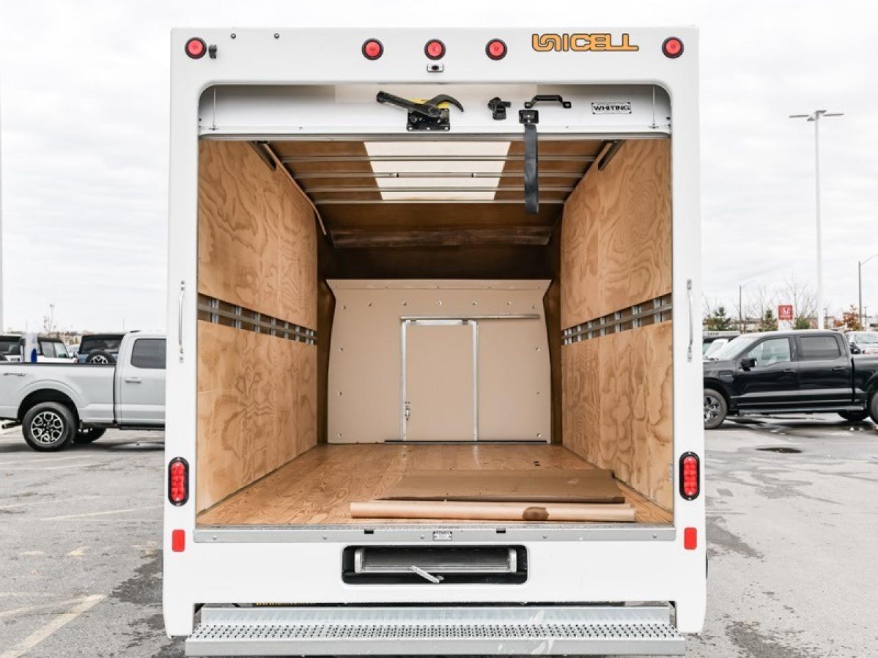 2023 Ford Transit Cutaway Photo