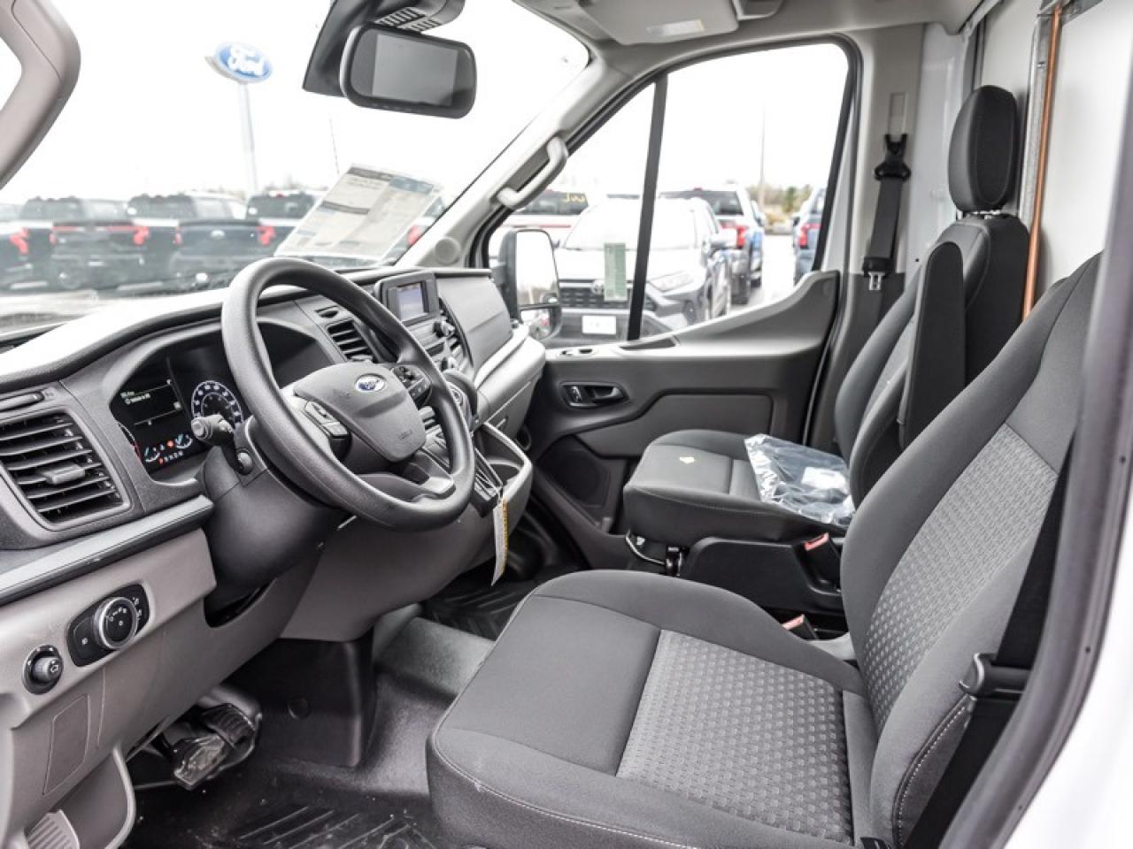 2023 Ford Transit Cutaway Photo