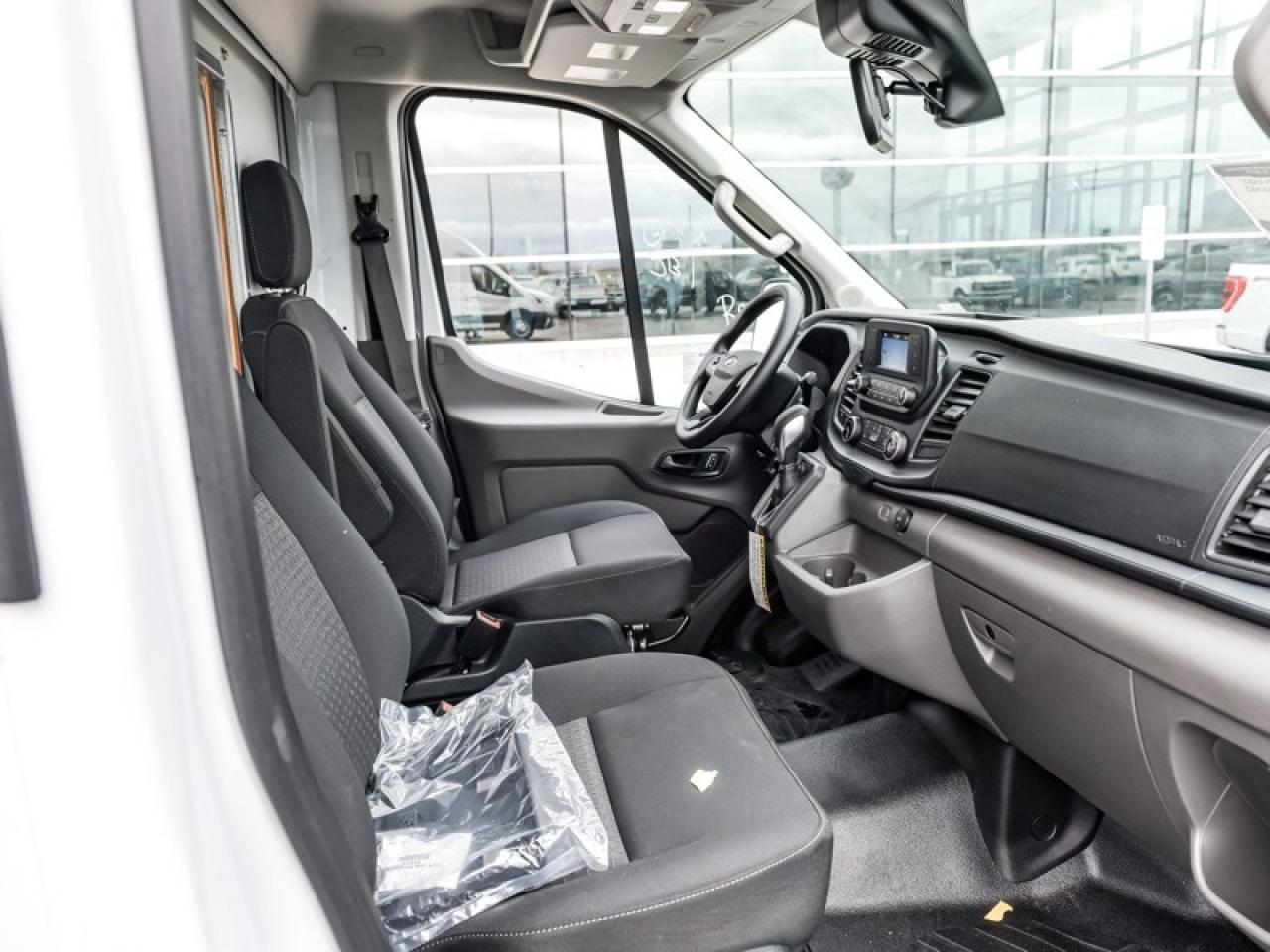 2023 Ford Transit Cutaway Photo