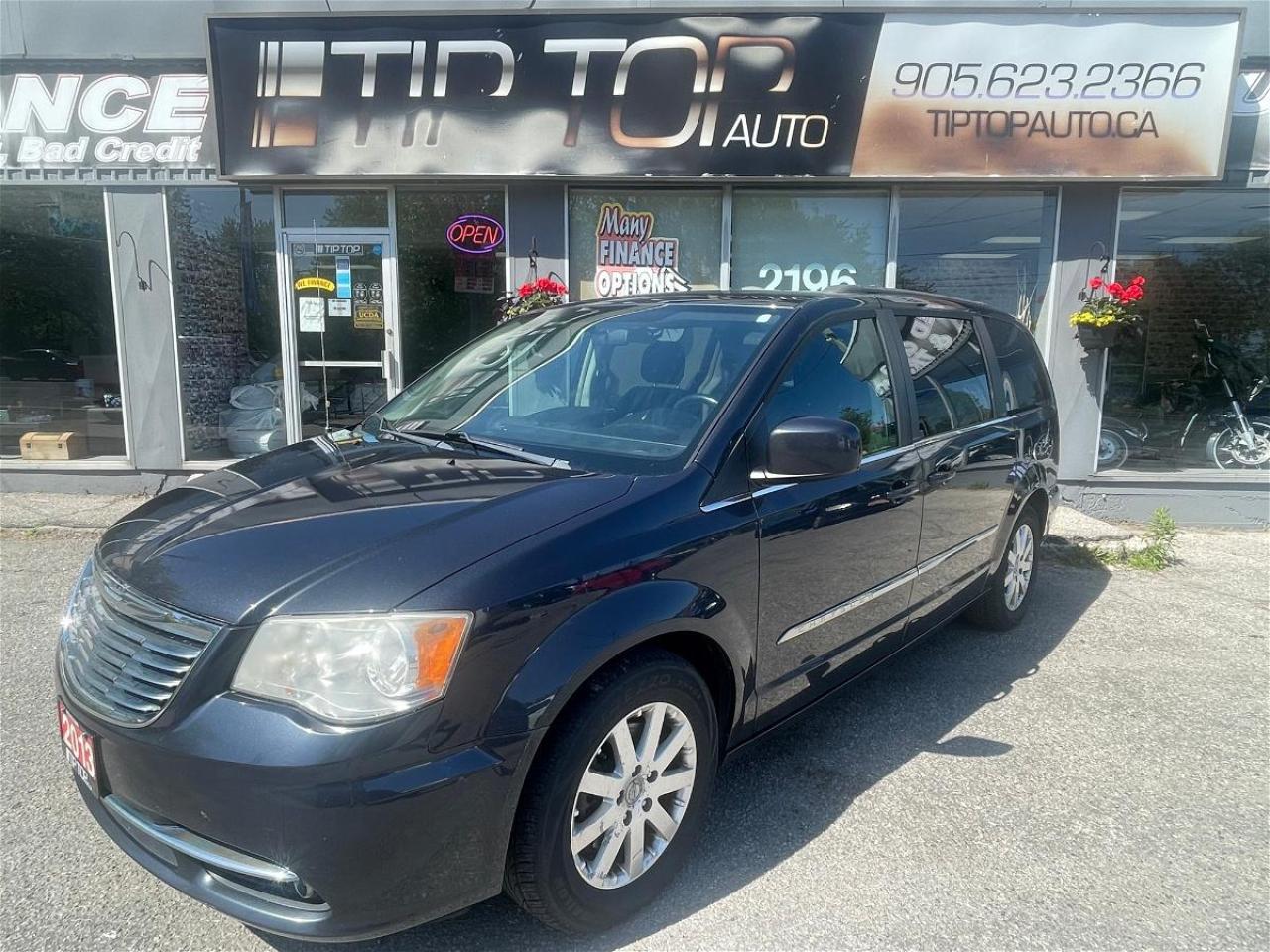 Used 2013 Chrysler Town & Country TOURING for sale in Bowmanville, ON
