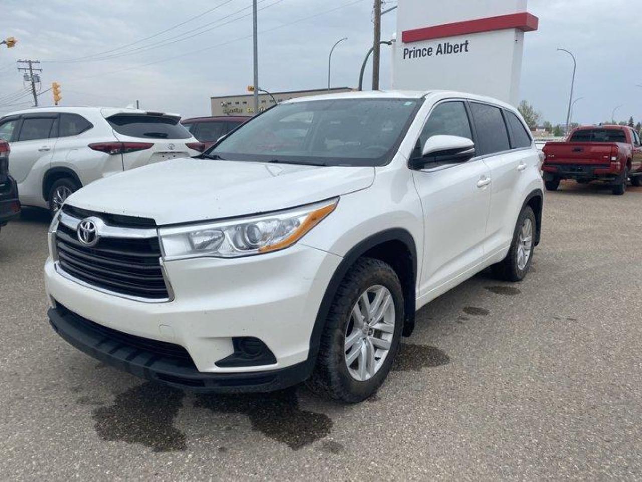 Used 2014 Toyota Highlander LE for sale in Prince Albert, SK