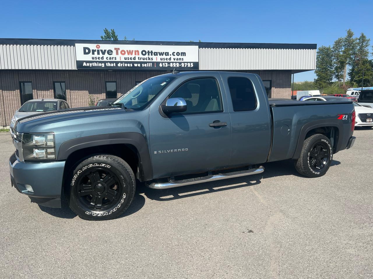 Used 2008 Chevrolet Silverado 1500 LT EXTENDED CAB 4X4  **5.3L V8** for sale in Ottawa, ON